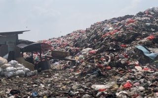 masalah pengumpulan sampah plastik